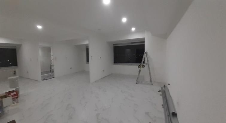 Espacio interior con trabajo de iluminación